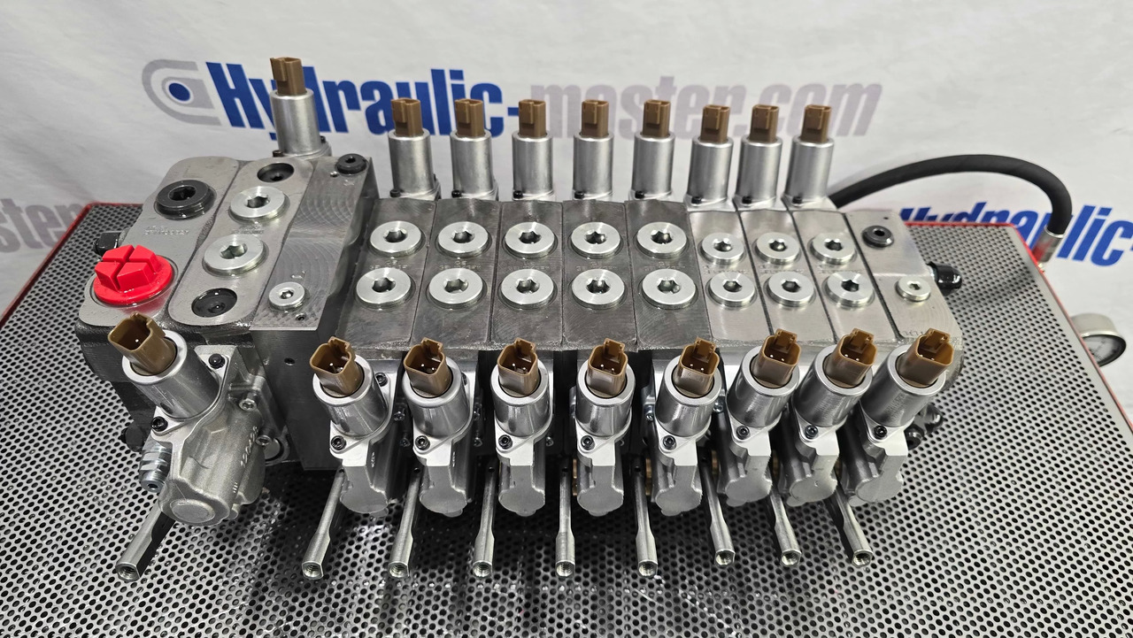 Proportional Valve Walvoil DPX160 combined with DPX100, 9 functions - مقطورة الغابات: صورة 1 Proportional Valve Walvoil DPX160 combined with DPX100, 9 functions - مقطورة الغابات: صورة 1