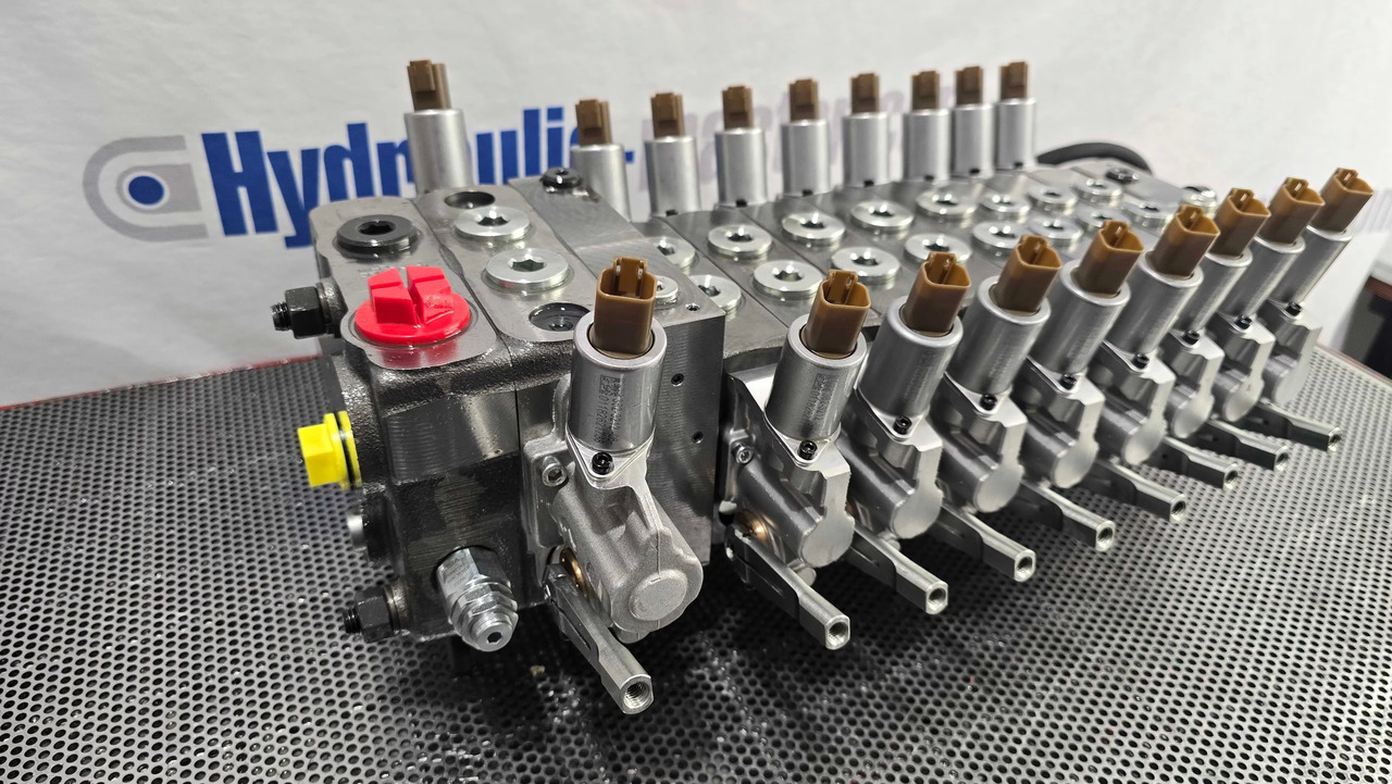 Proportional Valve Walvoil DPX160 combined with DPX100, 9 functions - مقطورة الغابات: صورة 2 Proportional Valve Walvoil DPX160 combined with DPX100, 9 functions - مقطورة الغابات: صورة 2