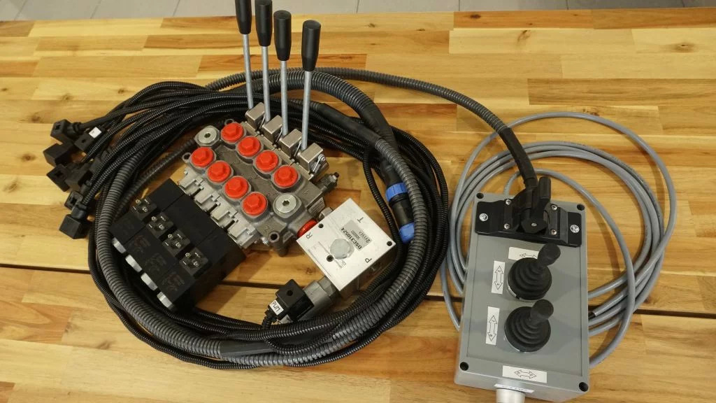 معدات الغابات Proportional control box 12V  2 joysticks + finger controller + monoblock Galtec for Palfinger, Kubota, Fassi, Hiab: صورة 7