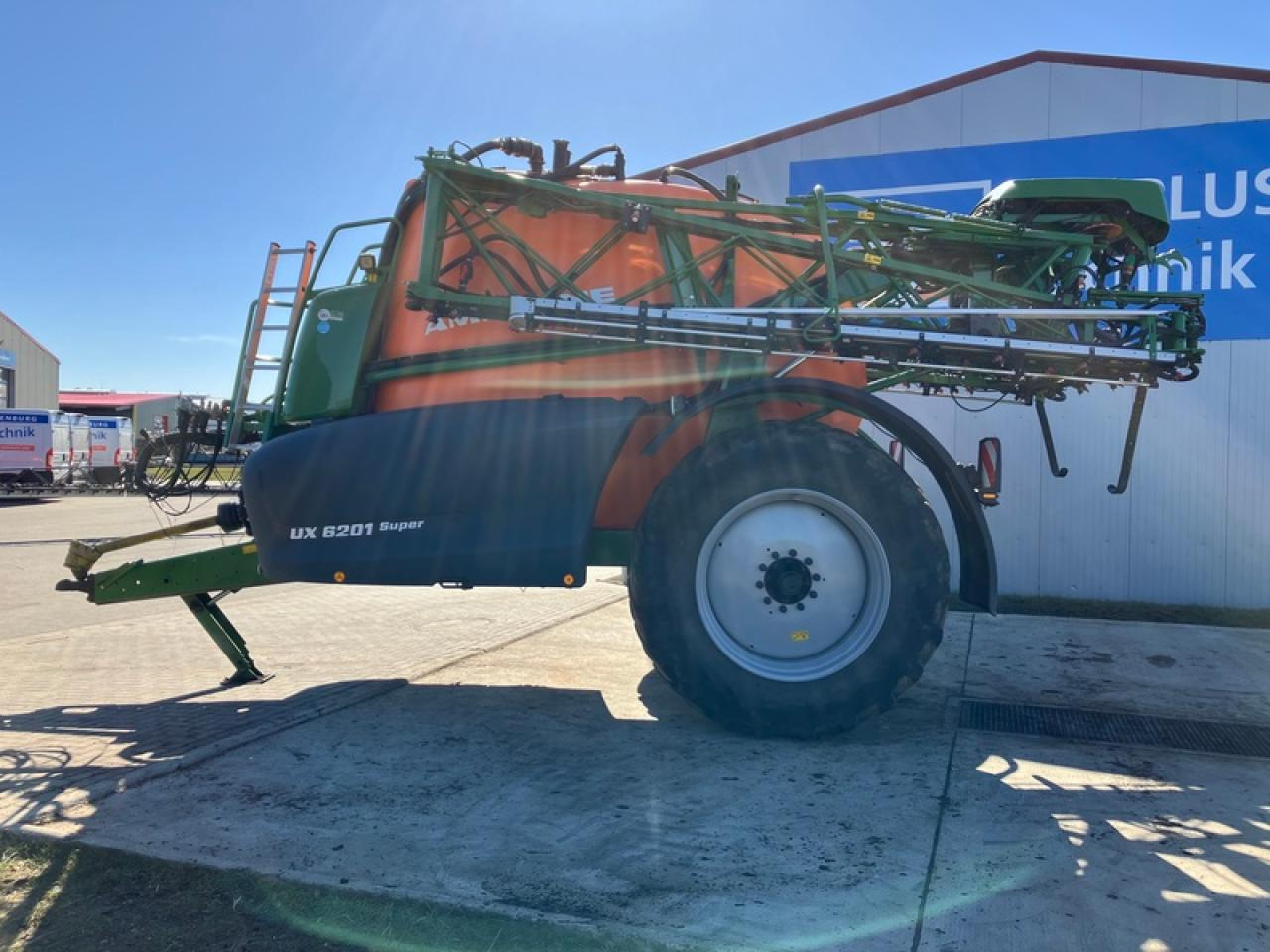 Amazone UX 6201 SUPER - رشاش مسحوب: صورة 2 Amazone UX 6201 SUPER - رشاش مسحوب: صورة 2