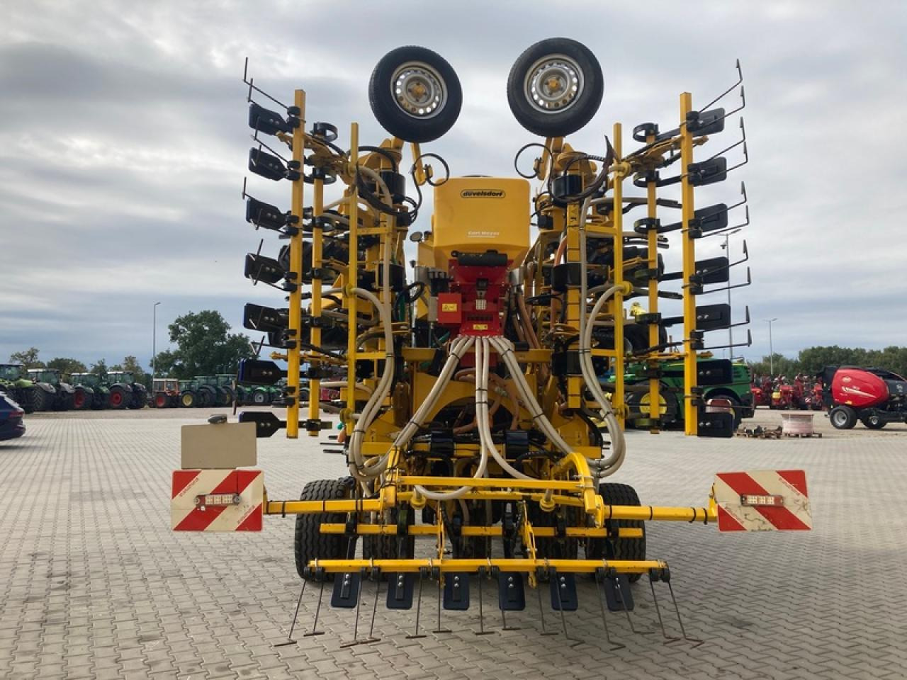 CLAYDON HYBRID T 6 VIEL ZUBEHÖR - آلة البذر الدقيق: صورة 3 CLAYDON HYBRID T 6 VIEL ZUBEHÖR - آلة البذر الدقيق: صورة 3