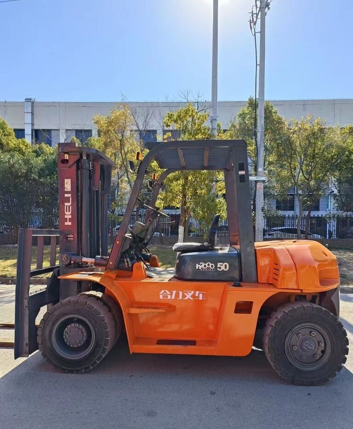Heli h2000 5t 30 50 70 100 - رافعة شوكية ديزل: صورة 1 Heli h2000 5t 30 50 70 100 - رافعة شوكية ديزل: صورة 1