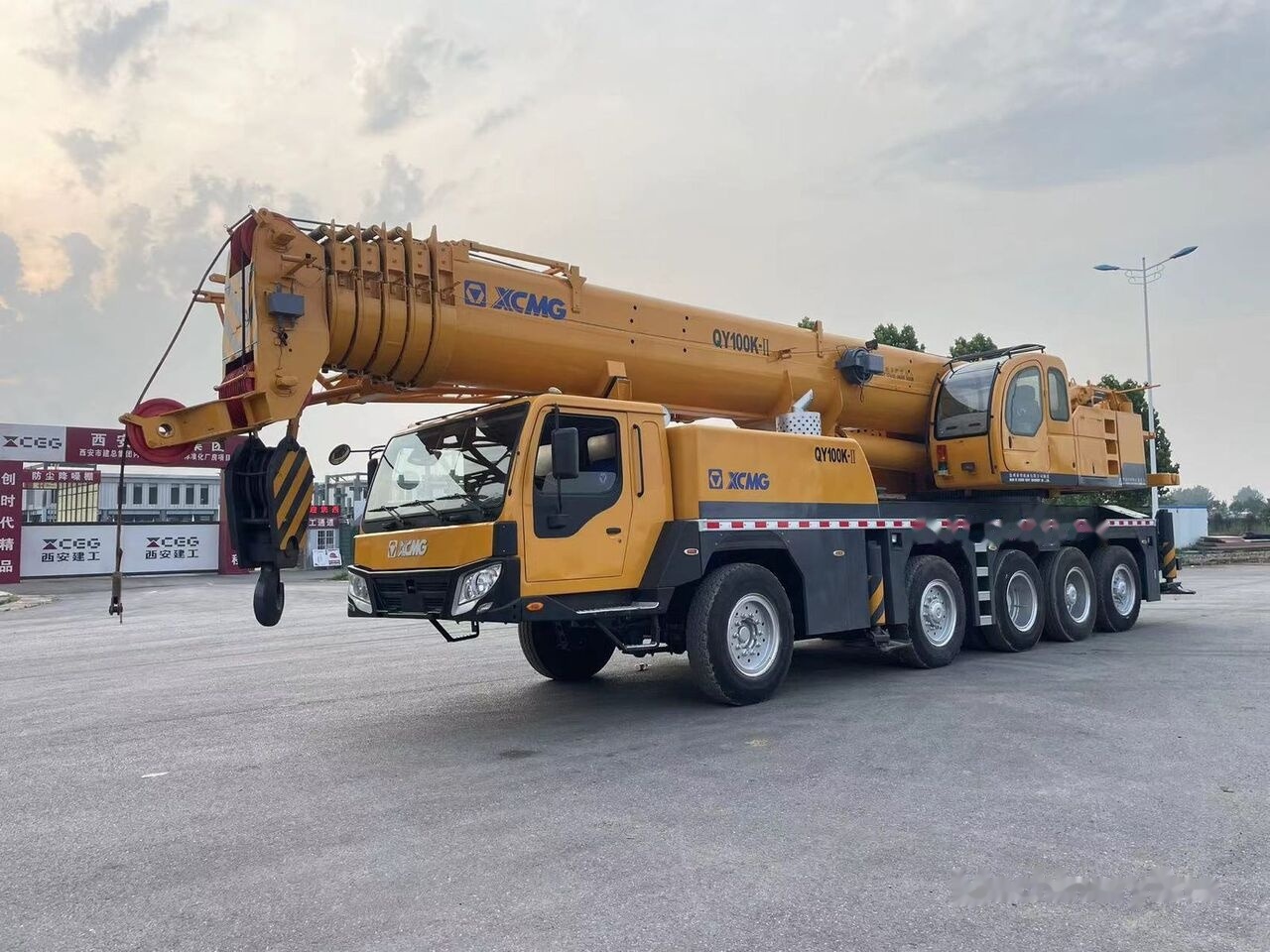 XCMG QY90K QY30K QY50K QY70K QAY200 truck crane - موبايل كرين: صورة 1 XCMG QY90K QY30K QY50K QY70K QAY200 truck crane - موبايل كرين: صورة 1