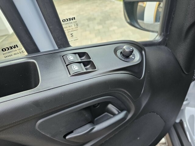 IVECO Daily 35S18HA8V DOKA Hi-Matic 12m³ 2xSchiebetür - فان, الشاحنات الصغيرة كابينة مزدوجة: صورة 2 IVECO Daily 35S18HA8V DOKA Hi-Matic 12m³ 2xSchiebetür - فان, الشاحنات الصغيرة كابينة مزدوجة: صورة 2