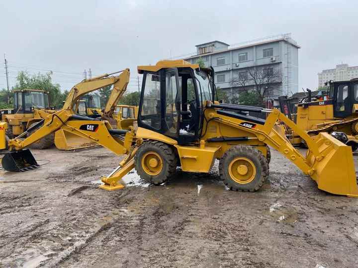 Cheap prices Good Condition High Performance CAT 420F second hand Backhoe Loader 420F Loader Backhoe for sale - لودر ذو محراث خلفي/ باكهو: صورة 5 Cheap prices Good Condition High Performance CAT 420F second hand Backhoe Loader 420F Loader Backhoe for sale - لودر ذو محراث خلفي/ باكهو: صورة 5