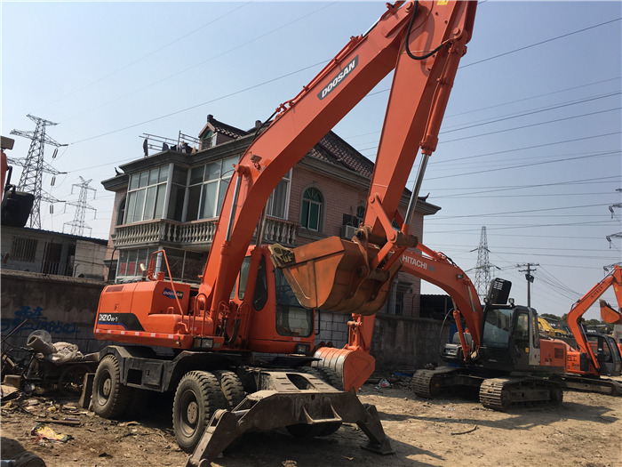 Doosan DH210w-7 wheel excavator - حفار ذو عجلات: صورة 5 Doosan DH210w-7 wheel excavator - حفار ذو عجلات: صورة 5