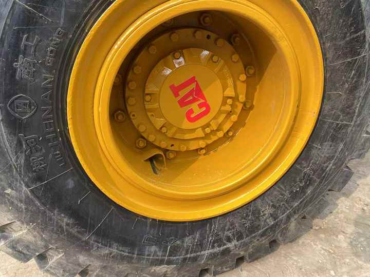 Good condition second hand cat 950h loader original japan cat loader in stock in shanghai yard - اللودر بعجل: صورة 5 Good condition second hand cat 950h loader original japan cat loader in stock in shanghai yard - اللودر بعجل: صورة 5