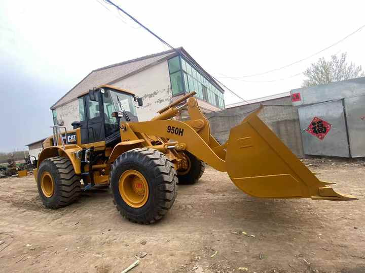 Good condition second hand cat 950h loader original japan cat loader in stock in shanghai yard - اللودر بعجل: صورة 2 Good condition second hand cat 950h loader original japan cat loader in stock in shanghai yard - اللودر بعجل: صورة 2