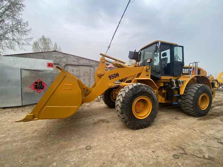 Good condition second hand cat 950h loader original japan cat loader in stock in shanghai yard - اللودر بعجل: صورة 3 Good condition second hand cat 950h loader original japan cat loader in stock in shanghai yard - اللودر بعجل: صورة 3