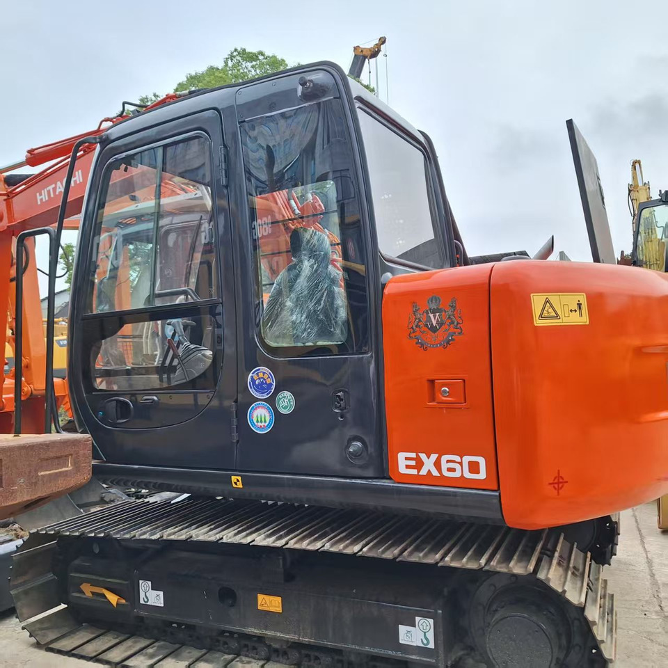 Hitachi EX60 Excavator - حفار زاحف: صورة 1 Hitachi EX60 Excavator - حفار زاحف: صورة 1