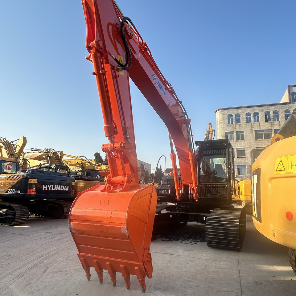 Hitachi ZX200-3 Excavator - حفار زاحف: صورة 3 Hitachi ZX200-3 Excavator - حفار زاحف: صورة 3
