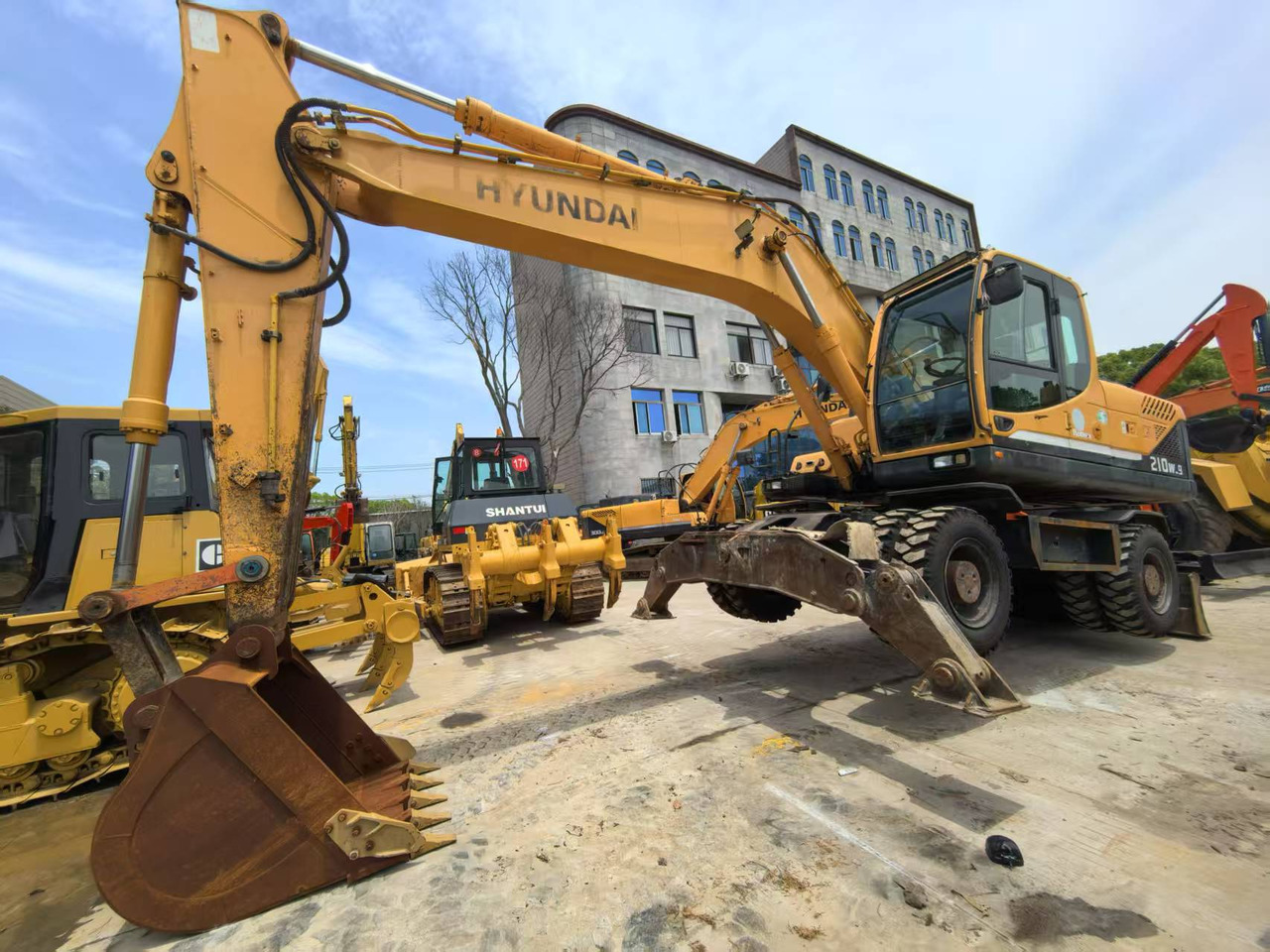 Hyundai 210w-9 wheel excavator - حفار ذو عجلات: صورة 4 Hyundai 210w-9 wheel excavator - حفار ذو عجلات: صورة 4