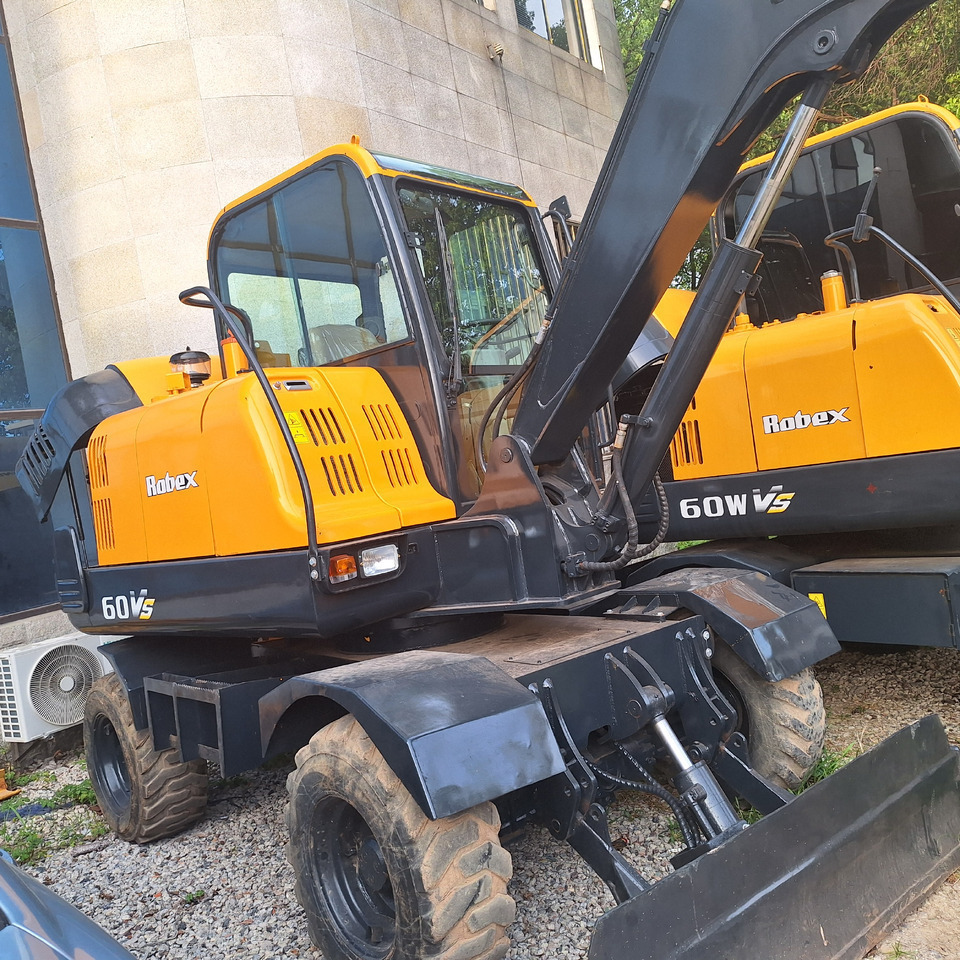 Hyundai 60vs excavator - حفار ذو عجلات: صورة 3 Hyundai 60vs excavator - حفار ذو عجلات: صورة 3