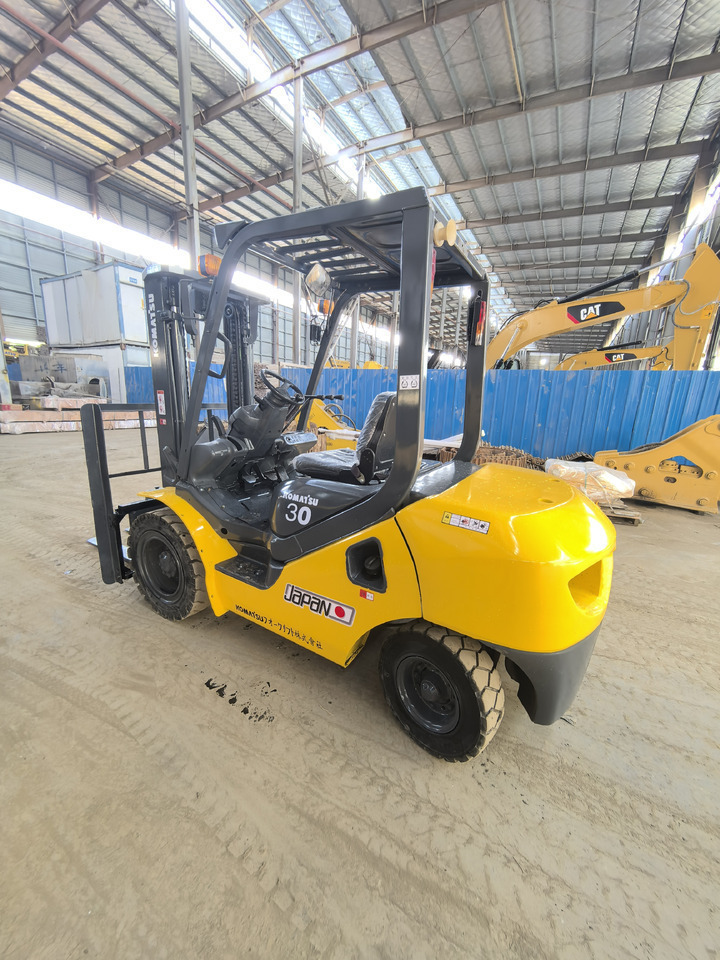 Komatsu FD30 Forklift - رافعة شوكية ديزل: صورة 3 Komatsu FD30 Forklift - رافعة شوكية ديزل: صورة 3