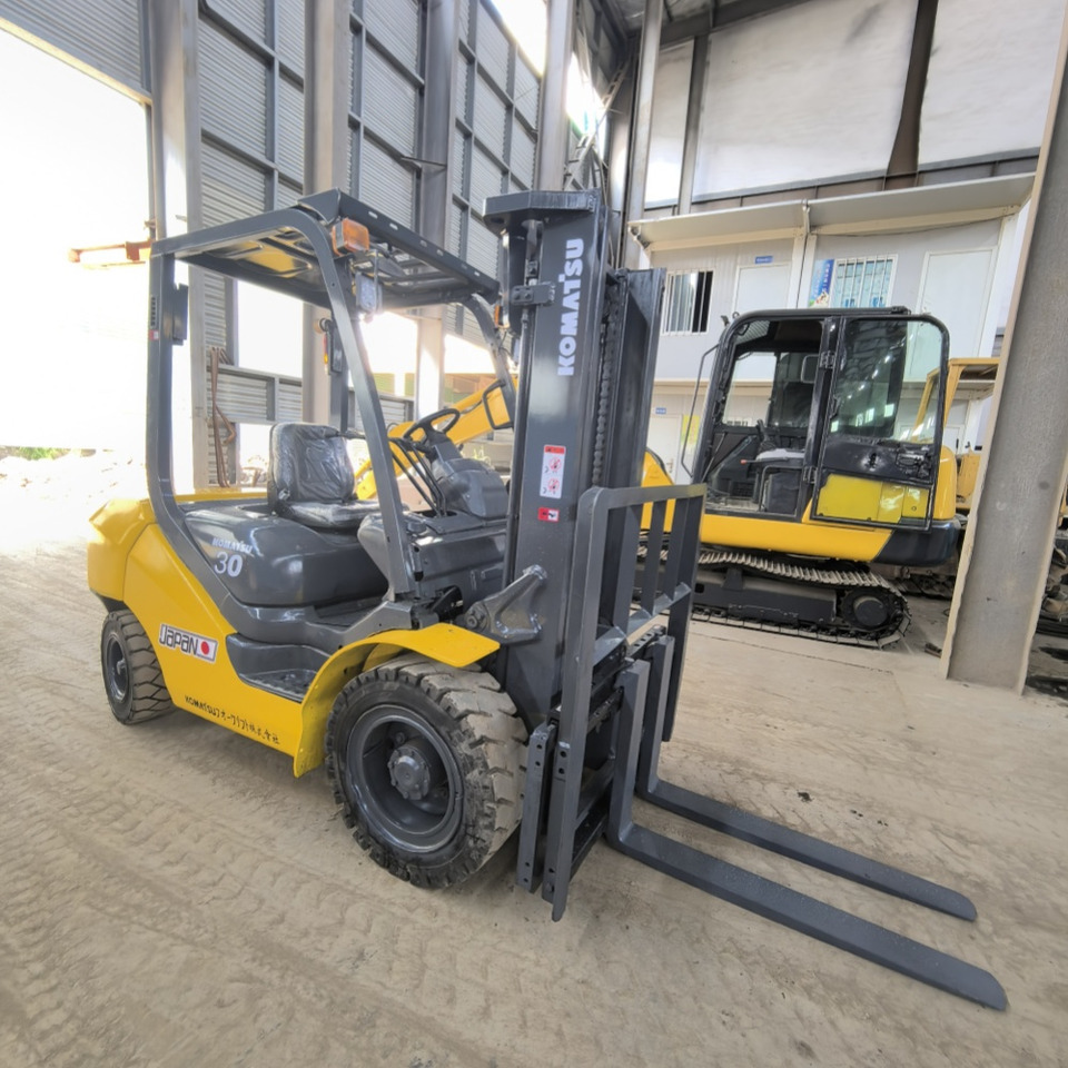 Komatsu FD30 Forklift - رافعة شوكية ديزل: صورة 3 Komatsu FD30 Forklift - رافعة شوكية ديزل: صورة 3
