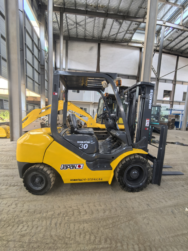 Komatsu FD30 Forklift - رافعة شوكية ديزل: صورة 1 Komatsu FD30 Forklift - رافعة شوكية ديزل: صورة 1