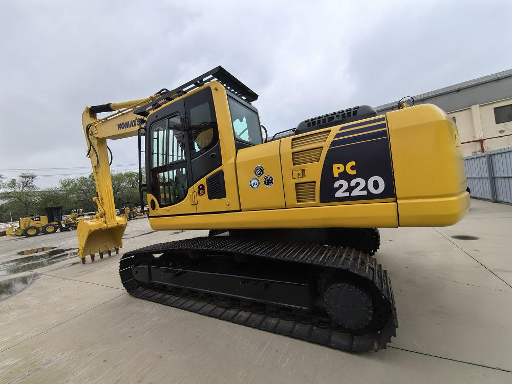 Komatsu PC 220-8 Excavator - حفار زاحف: صورة 1 Komatsu PC 220-8 Excavator - حفار زاحف: صورة 1