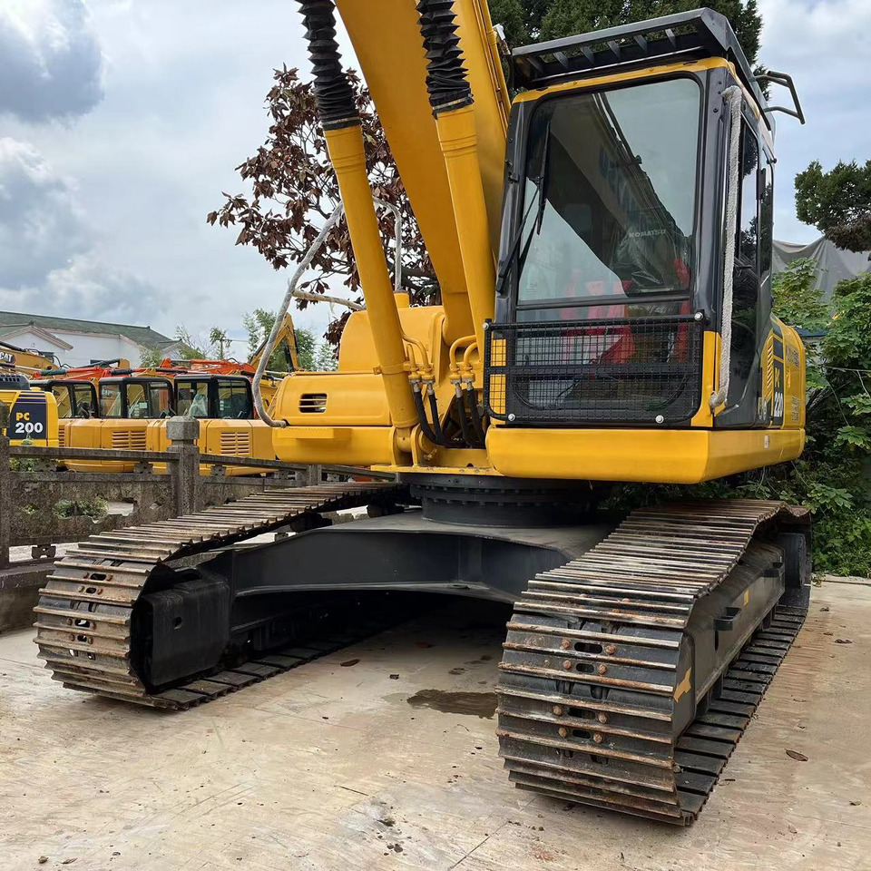Komatsu PC 220-8 Excavator - حفار زاحف: صورة 3 Komatsu PC 220-8 Excavator - حفار زاحف: صورة 3