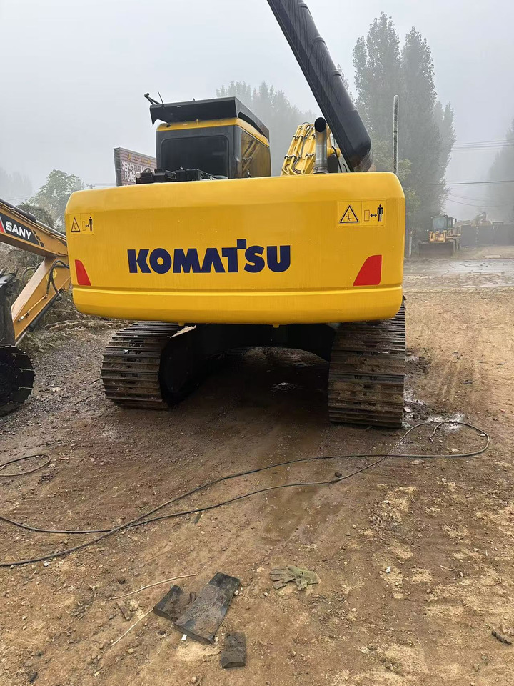 Komatsu PC200-7 excavator - حفار زاحف: صورة 5 Komatsu PC200-7 excavator - حفار زاحف: صورة 5