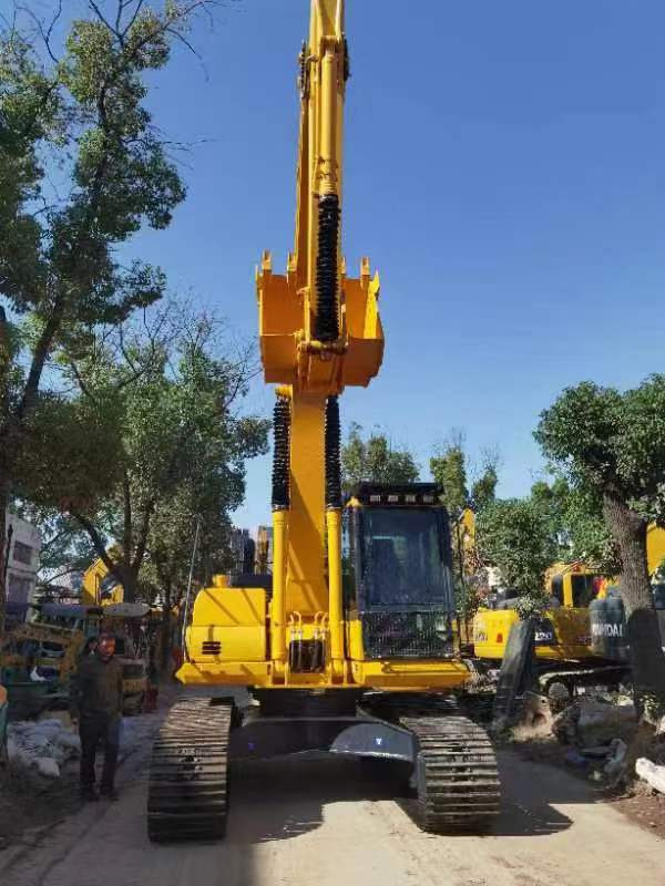 Komatsu PC200-8 Excavator - حفار زاحف: صورة 4 Komatsu PC200-8 Excavator - حفار زاحف: صورة 4