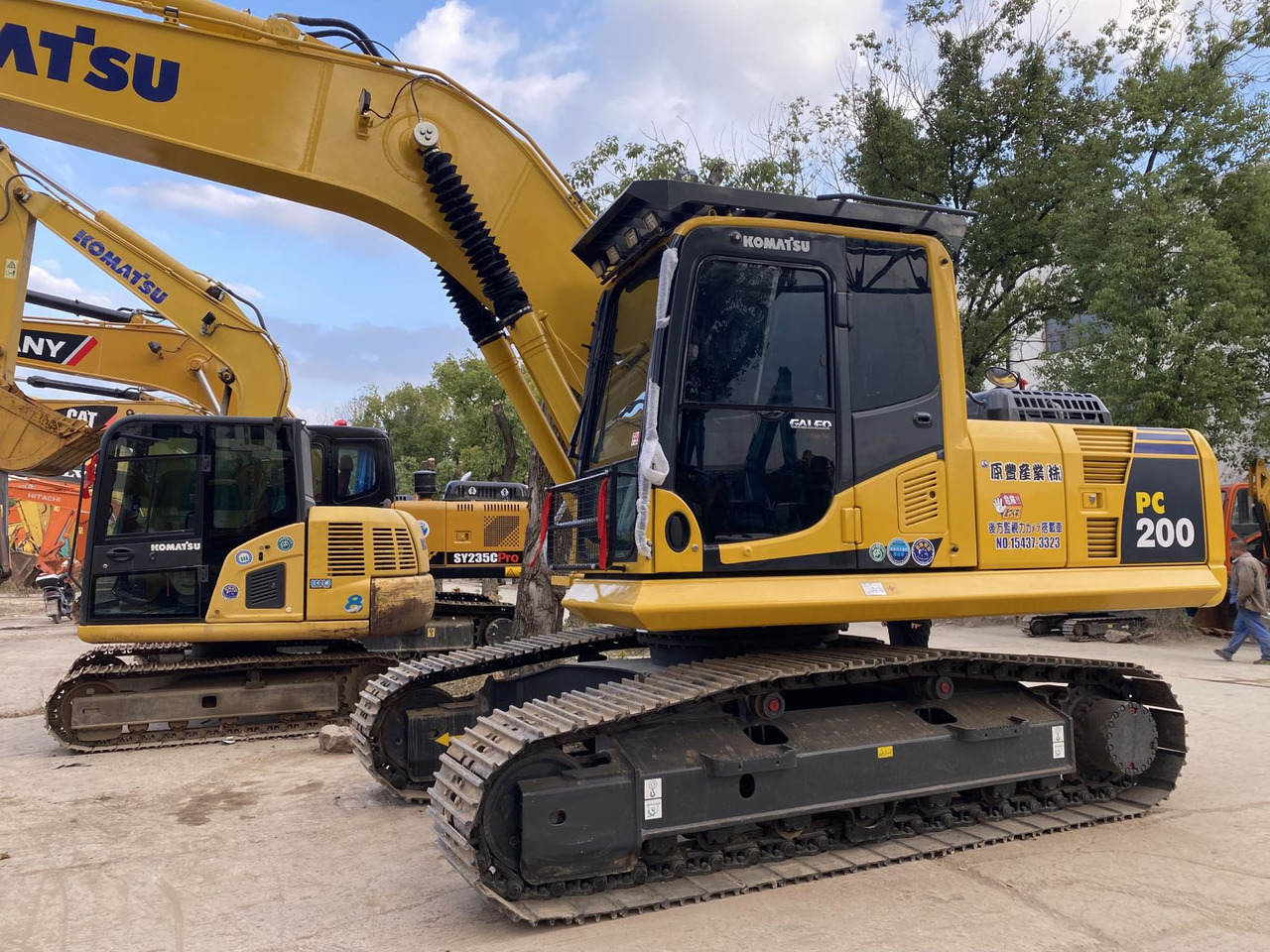 Komatsu PC200-8 Excavator - حفار زاحف: صورة 1 Komatsu PC200-8 Excavator - حفار زاحف: صورة 1