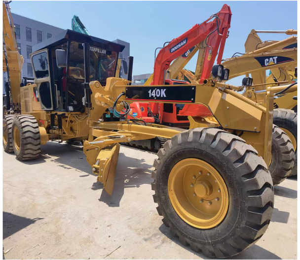 Made in Japan Motor grader used Caterpillar CAT 140k 140G 140K 12H on discount - ماكينة تسوية: صورة 1 Made in Japan Motor grader used Caterpillar CAT 140k 140G 140K 12H on discount - ماكينة تسوية: صورة 1