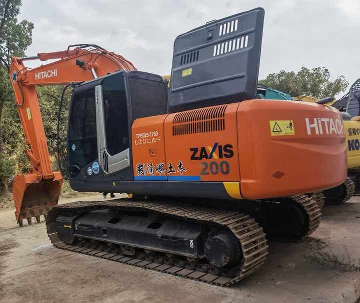 Used excavator Hitachi 20 ton original Japan Hitachi ZX200-3 ZX200-5G EX200-5 ZX240 Excavator FOR SALE - حفّار: صورة 2 Used excavator Hitachi 20 ton original Japan Hitachi ZX200-3 ZX200-5G EX200-5 ZX240 Excavator FOR SALE - حفّار: صورة 2