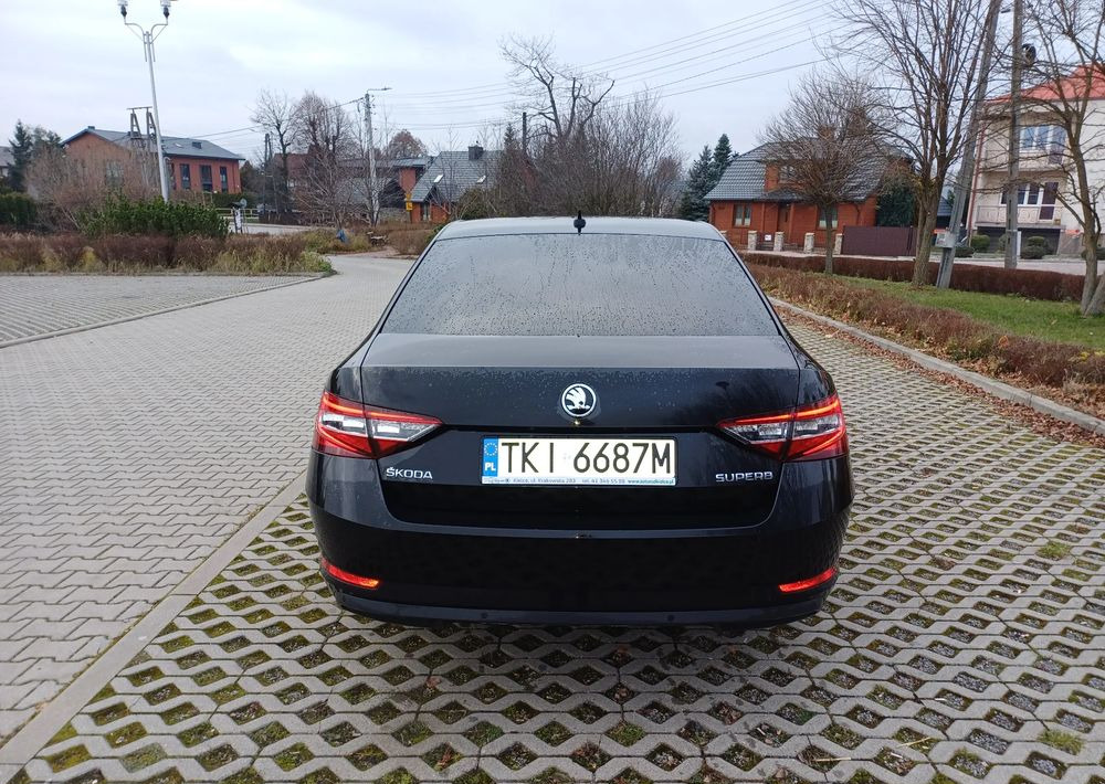 Skoda Superb 2.0 TDI Ambition - سيدان: صورة 4 Skoda Superb 2.0 TDI Ambition - سيدان: صورة 4