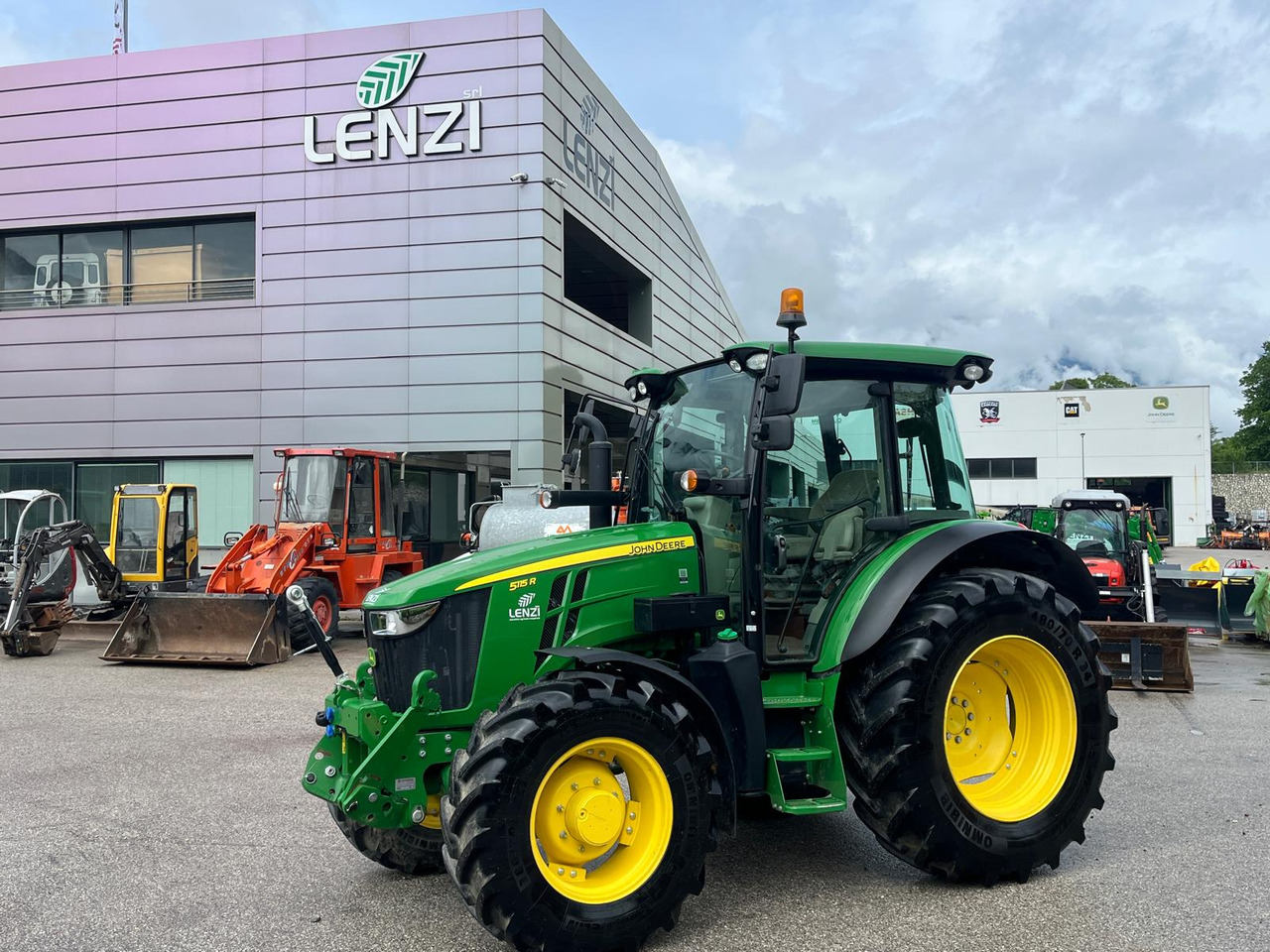 JOHN DEERE 5115R - جرار: صورة 1 JOHN DEERE 5115R - جرار: صورة 1