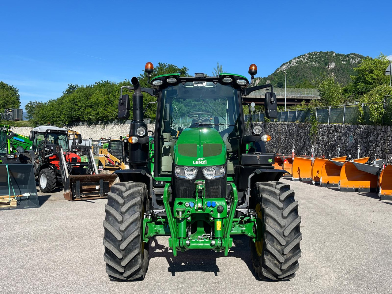 JOHN DEERE 6100M - جرار: صورة 3 JOHN DEERE 6100M - جرار: صورة 3