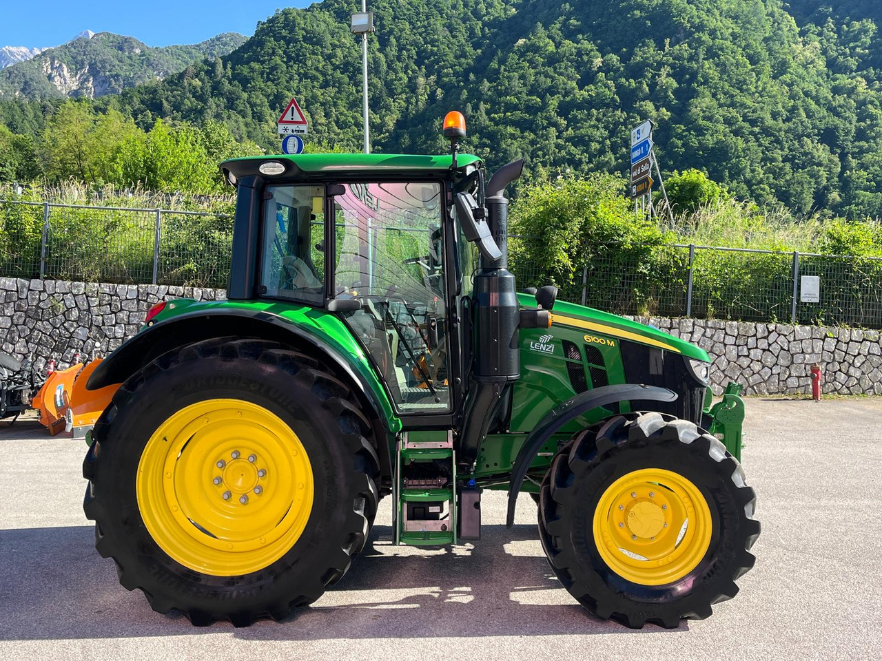JOHN DEERE 6100M - جرار: صورة 5 JOHN DEERE 6100M - جرار: صورة 5
