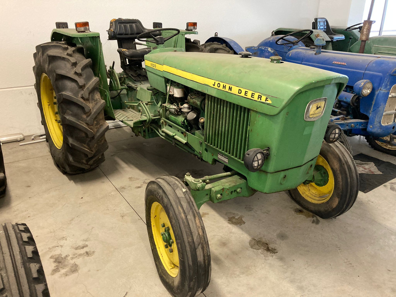 TRATTORE JOHN DEERE 1020 - جرار: صورة 1 TRATTORE JOHN DEERE 1020 - جرار: صورة 1