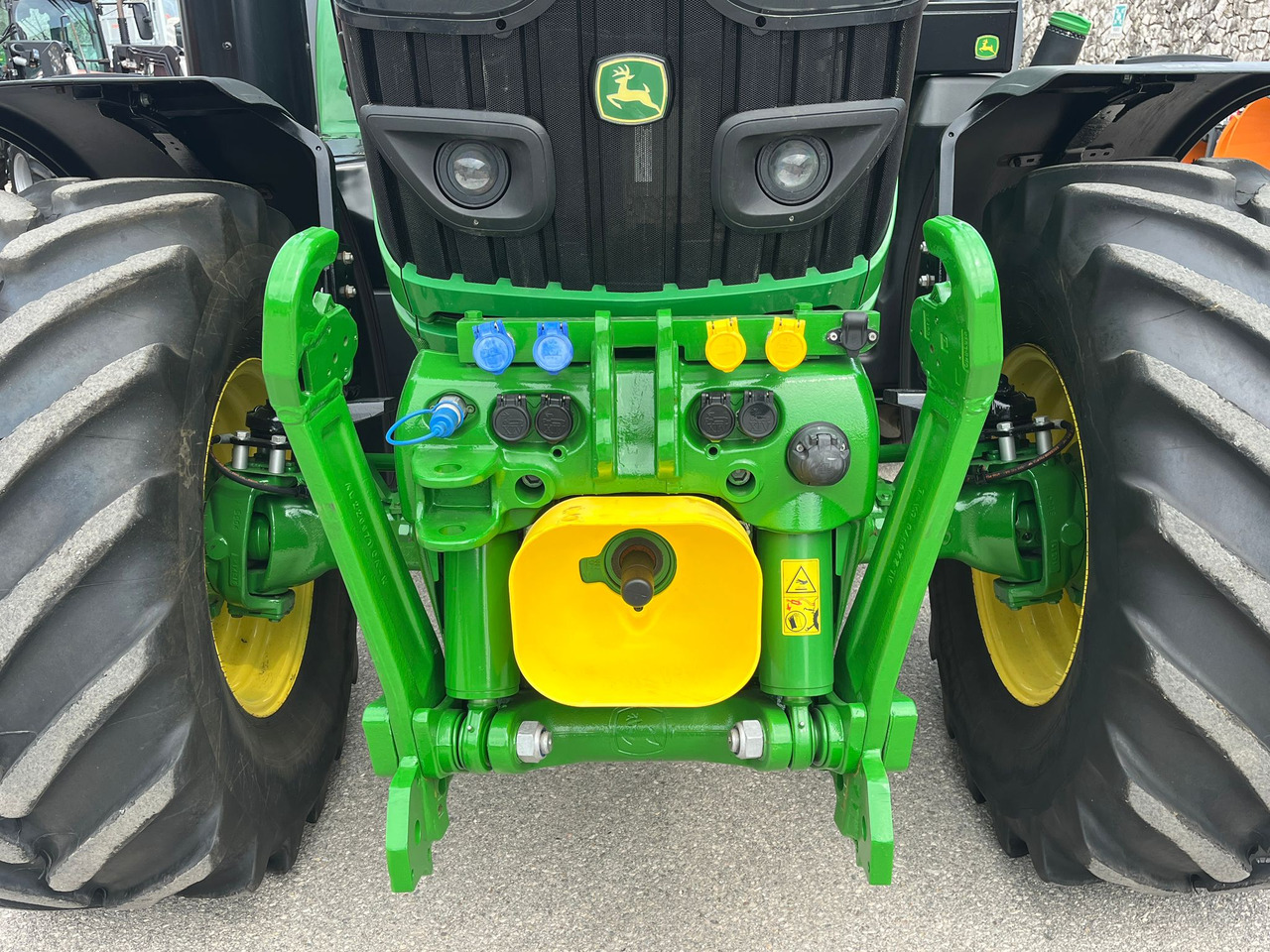 TRATTORE JOHN DEERE 6130R - جرار: صورة 3 TRATTORE JOHN DEERE 6130R - جرار: صورة 3