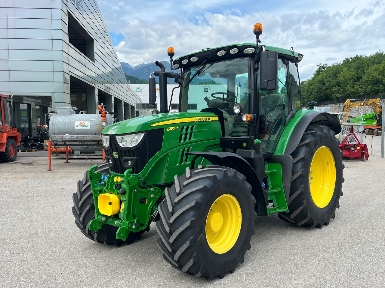 TRATTORE JOHN DEERE 6130R - جرار: صورة 2 TRATTORE JOHN DEERE 6130R - جرار: صورة 2