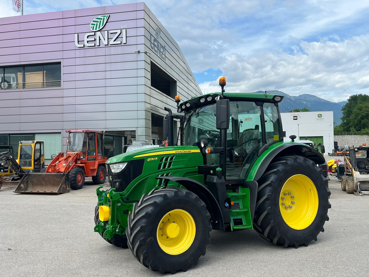 TRATTORE JOHN DEERE 6130R - جرار: صورة 1 TRATTORE JOHN DEERE 6130R - جرار: صورة 1