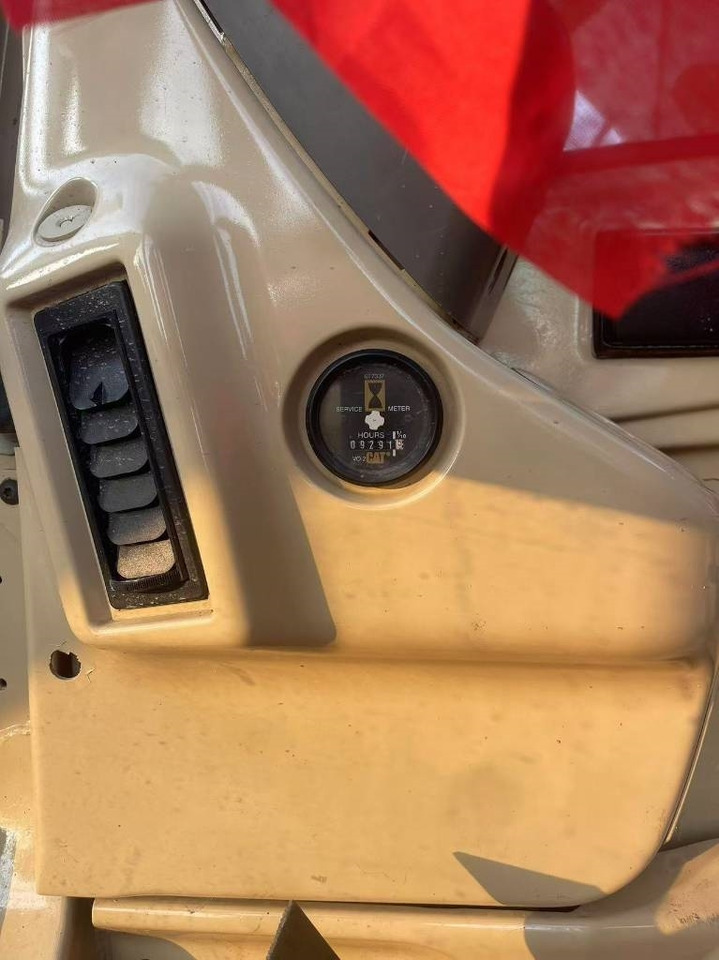 CAT 320 B - حفار زاحف: صورة 5 CAT 320 B - حفار زاحف: صورة 5