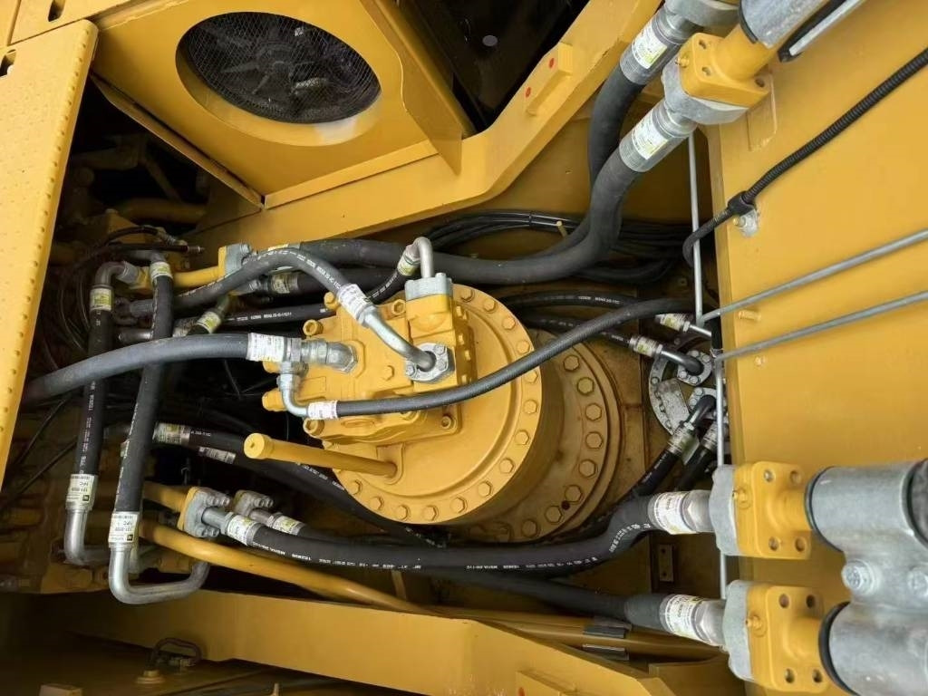 CAT 330 - حفار زاحف: صورة 2 CAT 330 - حفار زاحف: صورة 2