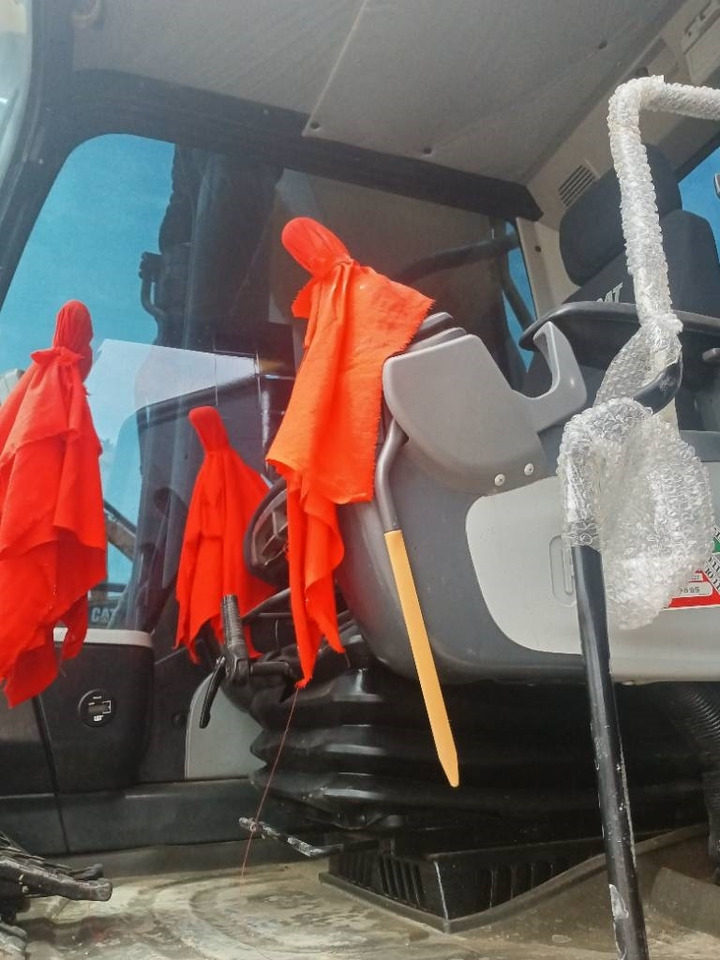 حفار زاحف CAT 349: صورة 6