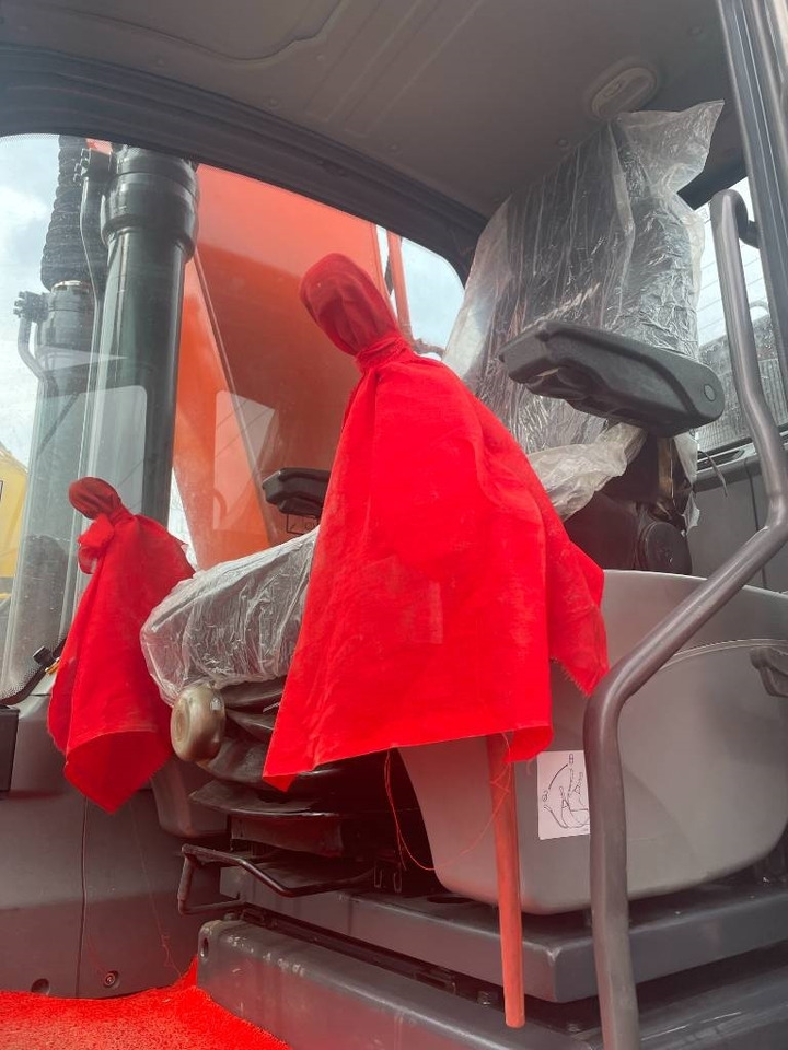 Doosan DX 225 - حفار زاحف: صورة 3 Doosan DX 225 - حفار زاحف: صورة 3