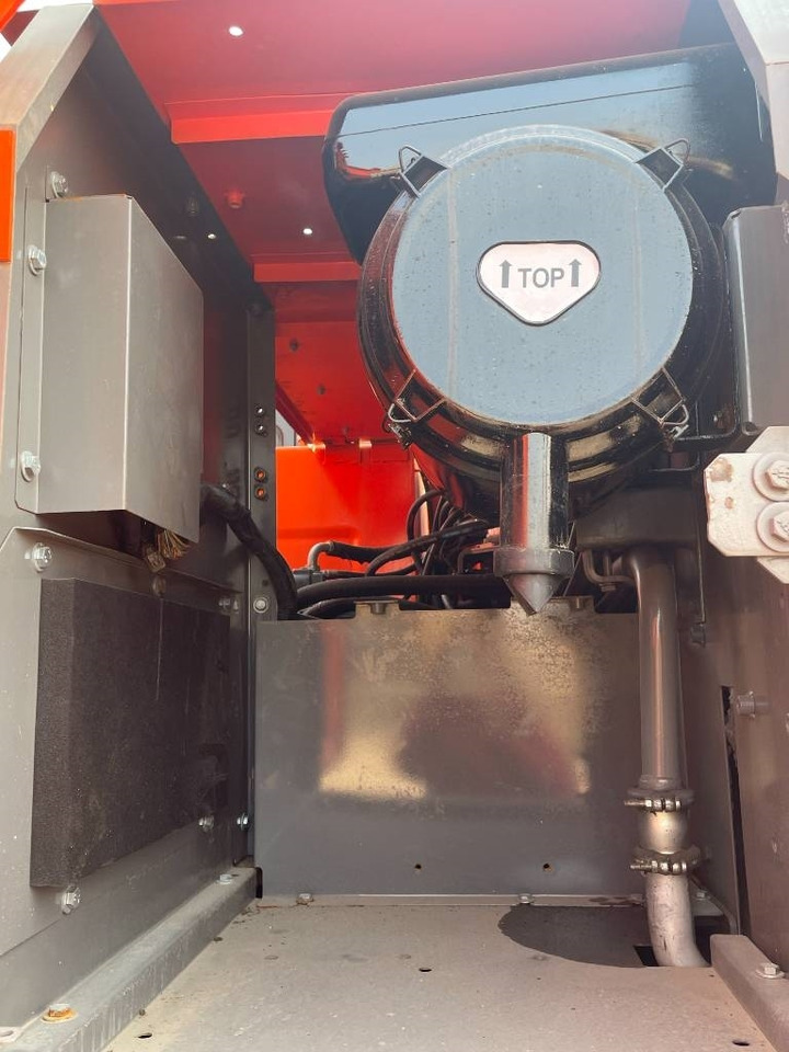 Hitachi 210LC - حفار زاحف: صورة 2 Hitachi 210LC - حفار زاحف: صورة 2