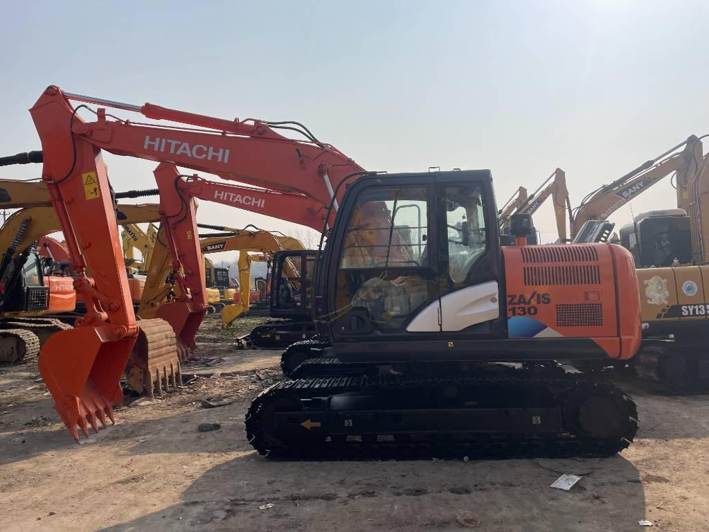 Hitachi ZX 130 - حفار زاحف: صورة 1 Hitachi ZX 130 - حفار زاحف: صورة 1
