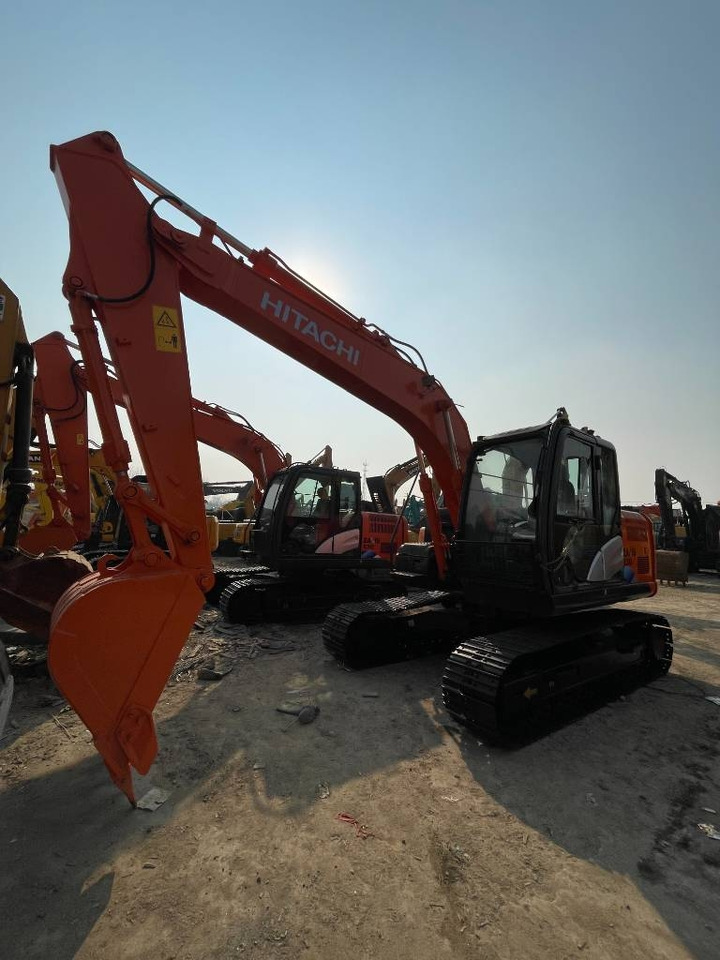 Hitachi ZX 130 - حفار زاحف: صورة 1 Hitachi ZX 130 - حفار زاحف: صورة 1