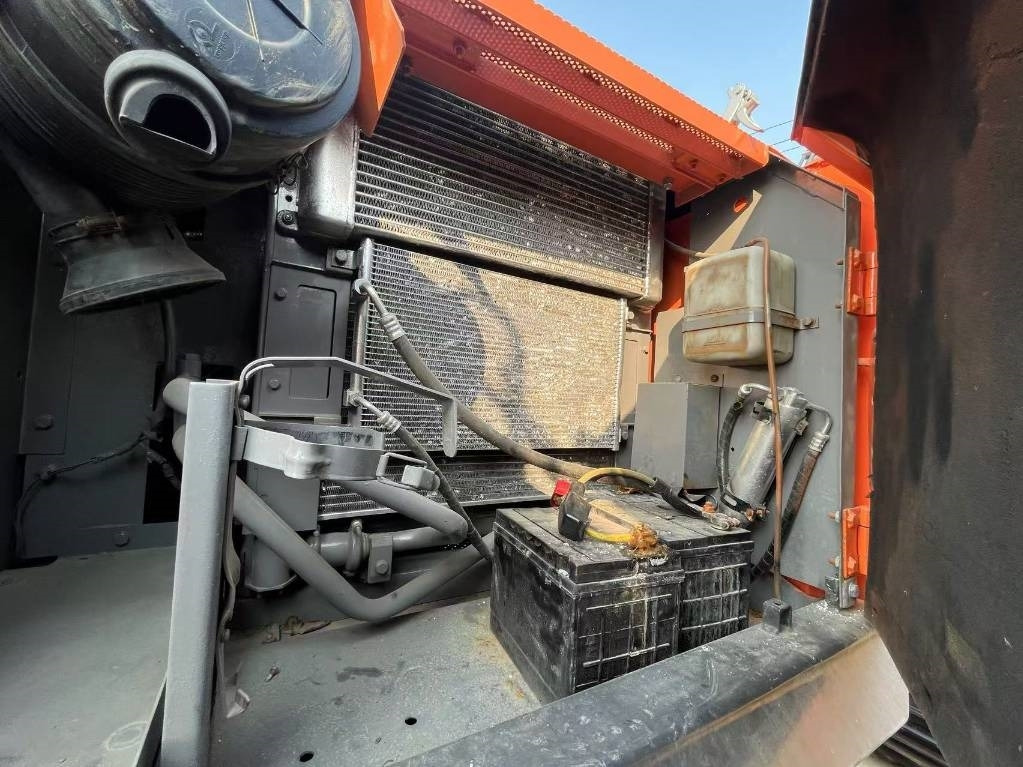 Hitachi ZX 160 - حفار زاحف: صورة 2 Hitachi ZX 160 - حفار زاحف: صورة 2