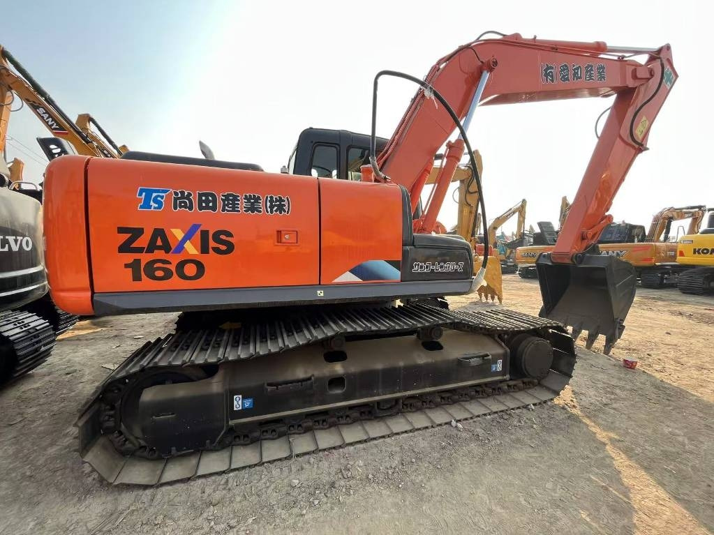Hitachi ZX 160 - حفار زاحف: صورة 1 Hitachi ZX 160 - حفار زاحف: صورة 1