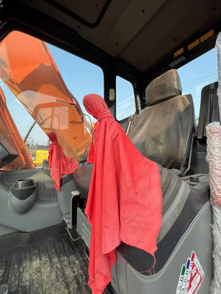 Hitachi ZX 160 - حفار زاحف: صورة 3 Hitachi ZX 160 - حفار زاحف: صورة 3