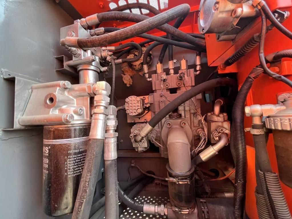 Hitachi ZX 160 - حفار زاحف: صورة 4 Hitachi ZX 160 - حفار زاحف: صورة 4