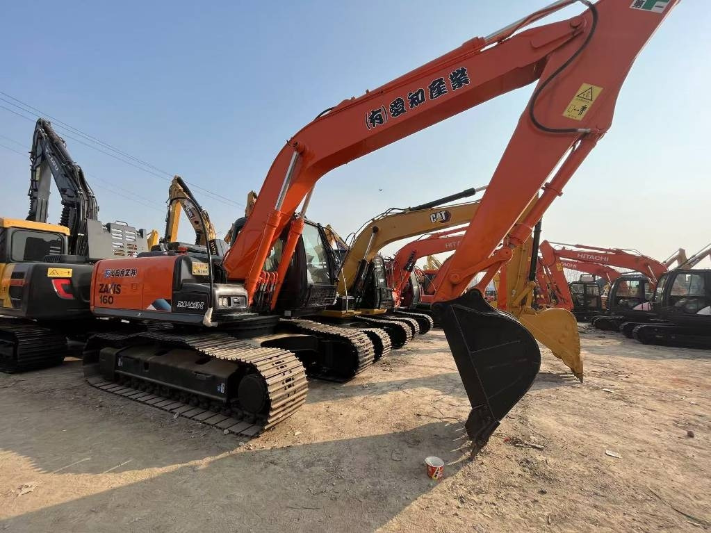 Hitachi ZX 160 - حفار زاحف: صورة 1 Hitachi ZX 160 - حفار زاحف: صورة 1