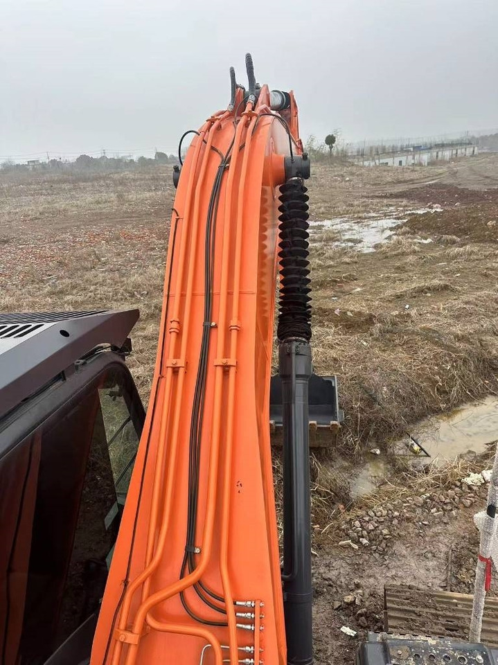 Hitachi ZX 240 - حفار زاحف: صورة 3 Hitachi ZX 240 - حفار زاحف: صورة 3