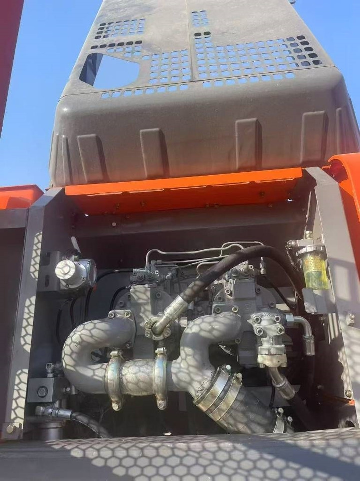 Hitachi ZX 350  - حفار زاحف: صورة 5 Hitachi ZX 350  - حفار زاحف: صورة 5