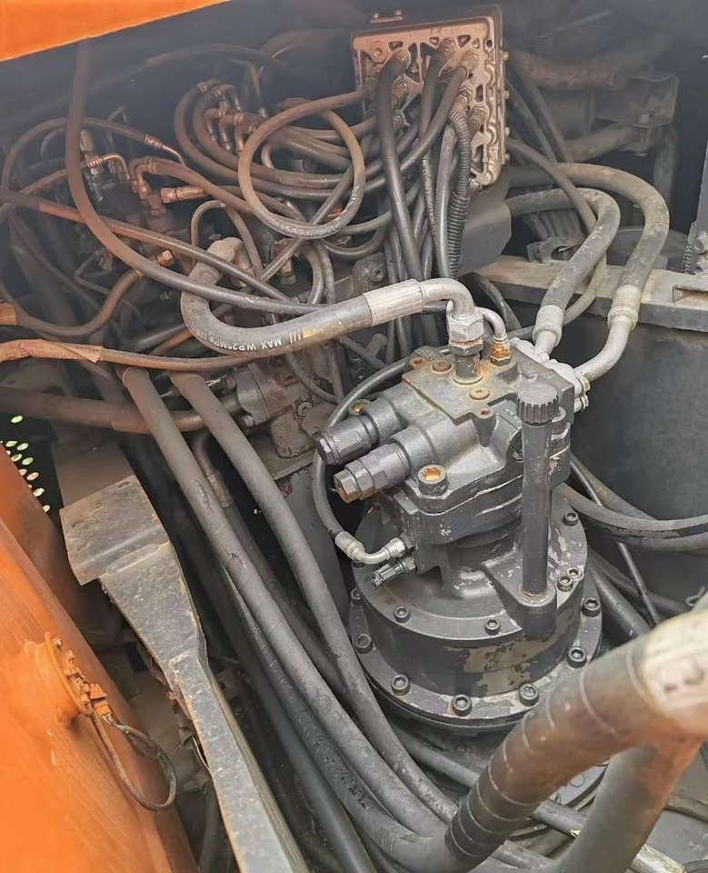 Hitachi Zaxis 200 LC  - حفار زاحف: صورة 3 Hitachi Zaxis 200 LC  - حفار زاحف: صورة 3